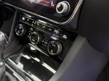 Skoda Superb Laurent Klement Camera Memorie Acc Led