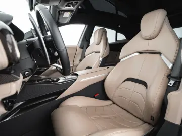 Purosangue V12 DCT 4WD