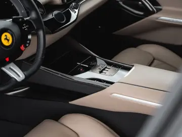 Purosangue V12 DCT 4WD