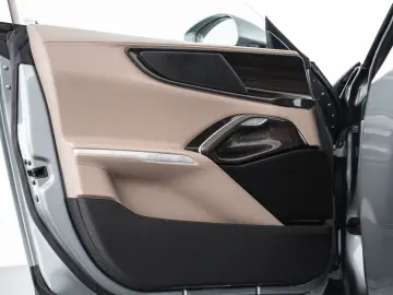 Purosangue V12 DCT 4WD