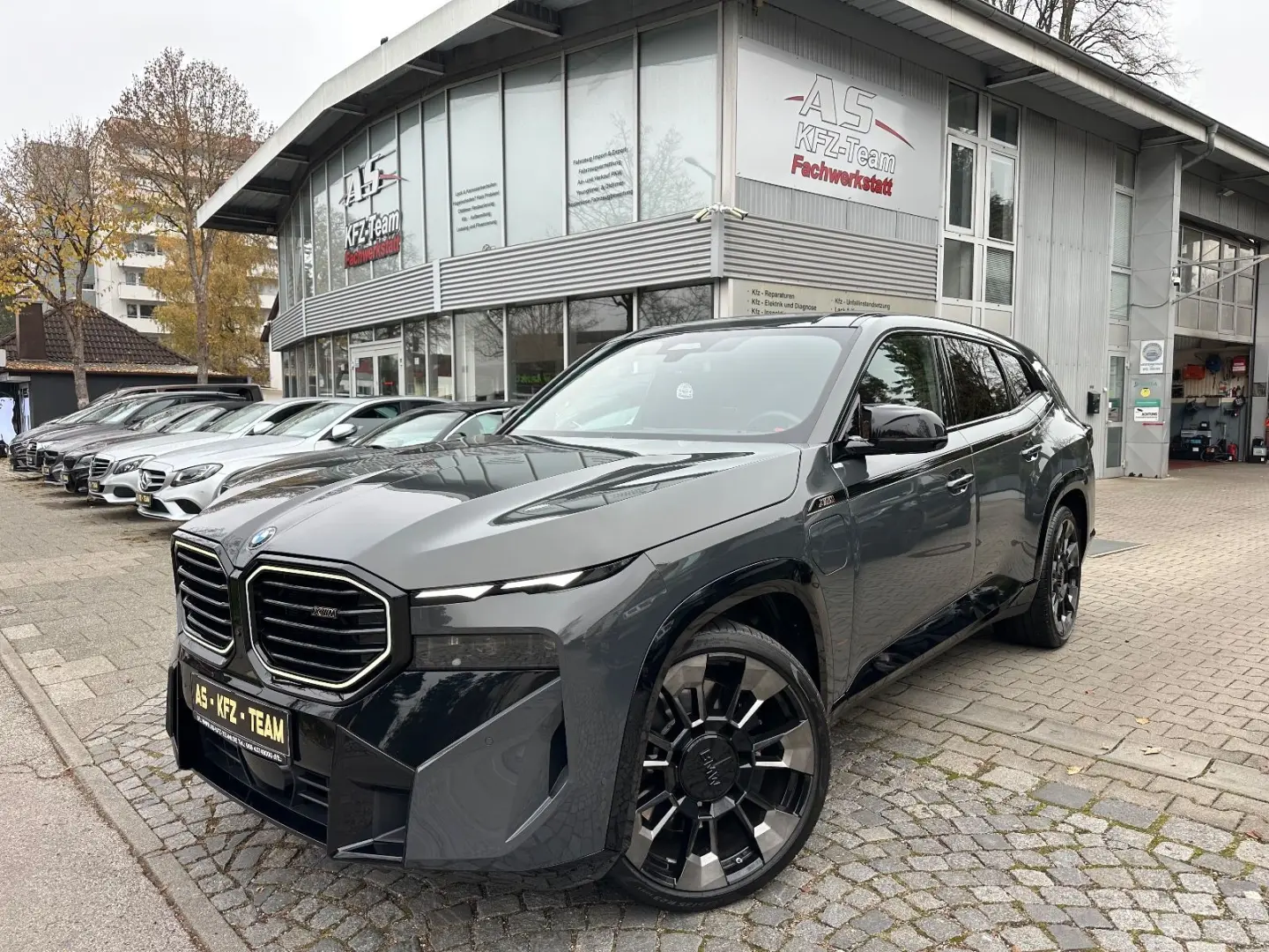 XM 4.4 360  AHK MASSAGE HEAD-UP 23  B&W CARBON