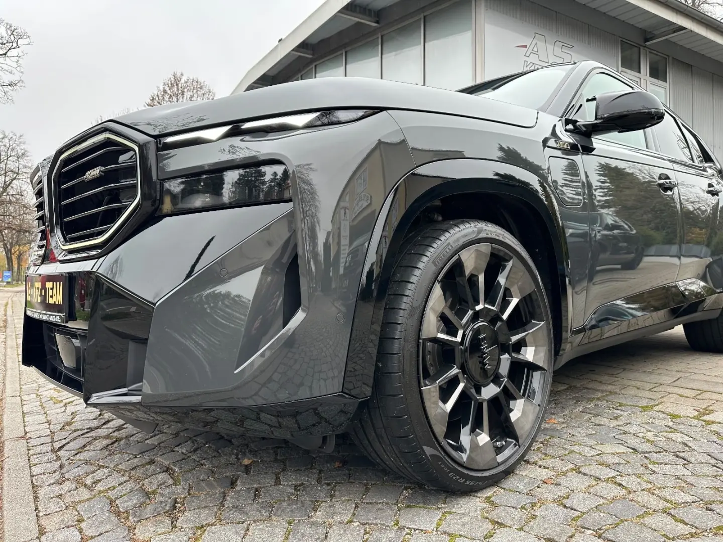 XM 4.4 360  AHK MASSAGE HEAD-UP 23  B&W CARBON