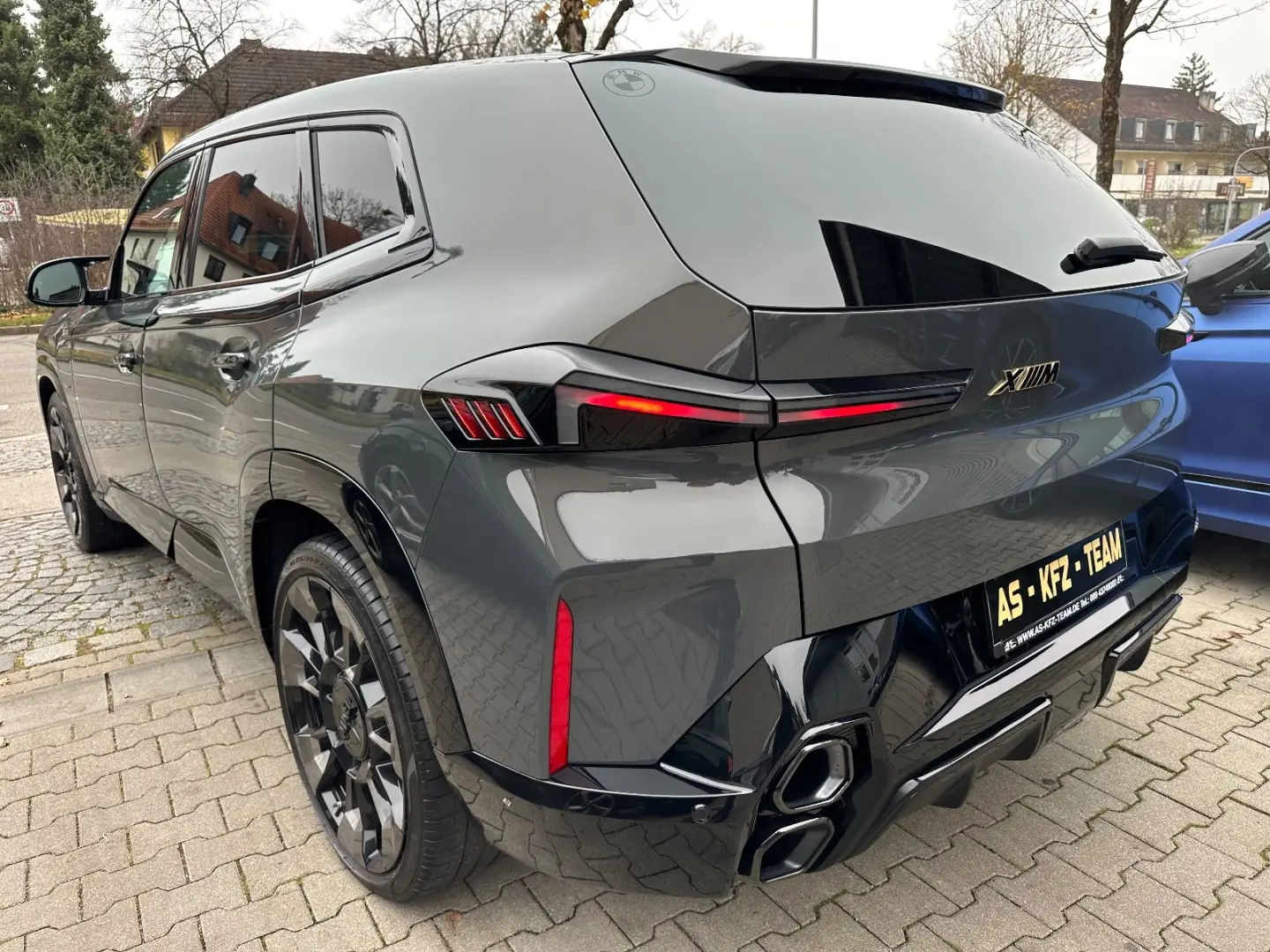 XM 4.4 360  AHK MASSAGE HEAD-UP 23  B&W CARBON