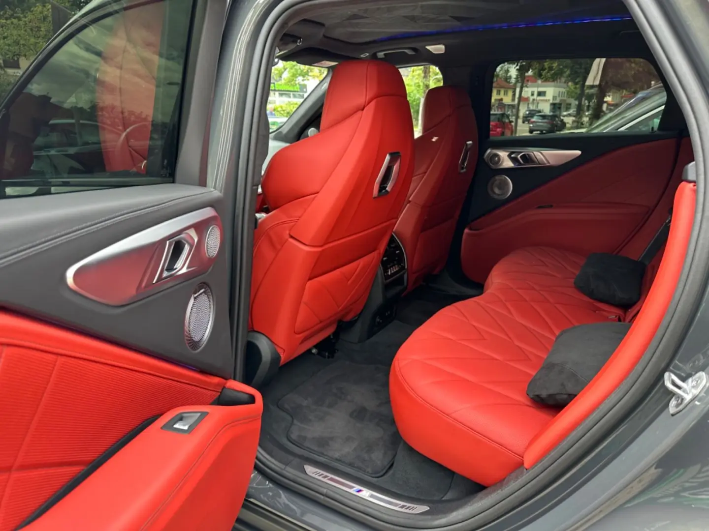 XM 4.4 360  AHK MASSAGE HEAD-UP 23  B&W CARBON