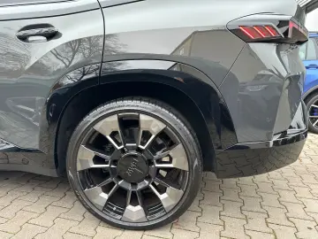 XM 4.4 360  AHK MASSAGE HEAD-UP 23  B&W CARBON