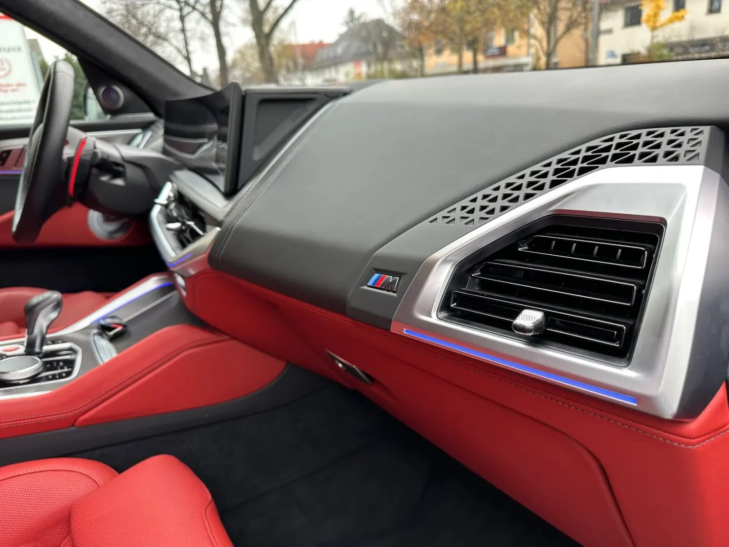 XM 4.4 360  AHK MASSAGE HEAD-UP 23  B&W CARBON