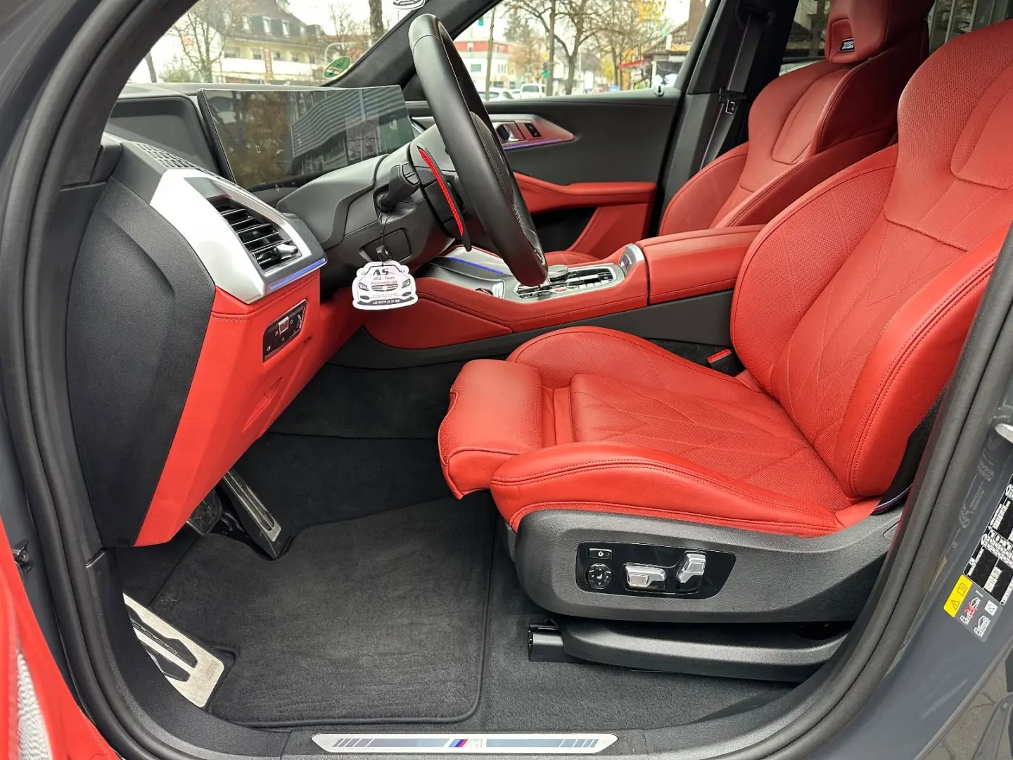 XM 4.4 360  AHK MASSAGE HEAD-UP 23  B&W CARBON