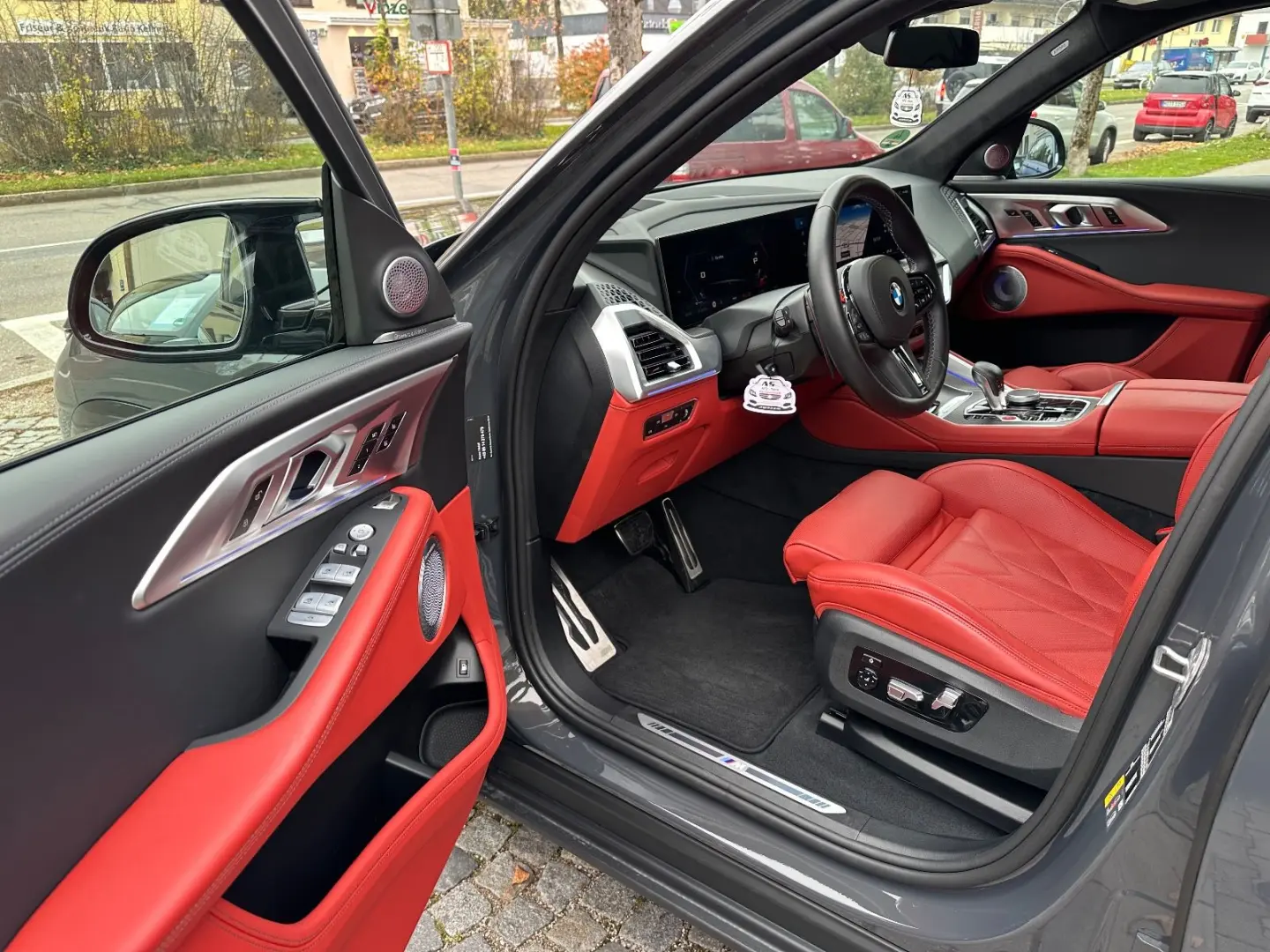 XM 4.4 360  AHK MASSAGE HEAD-UP 23  B&W CARBON