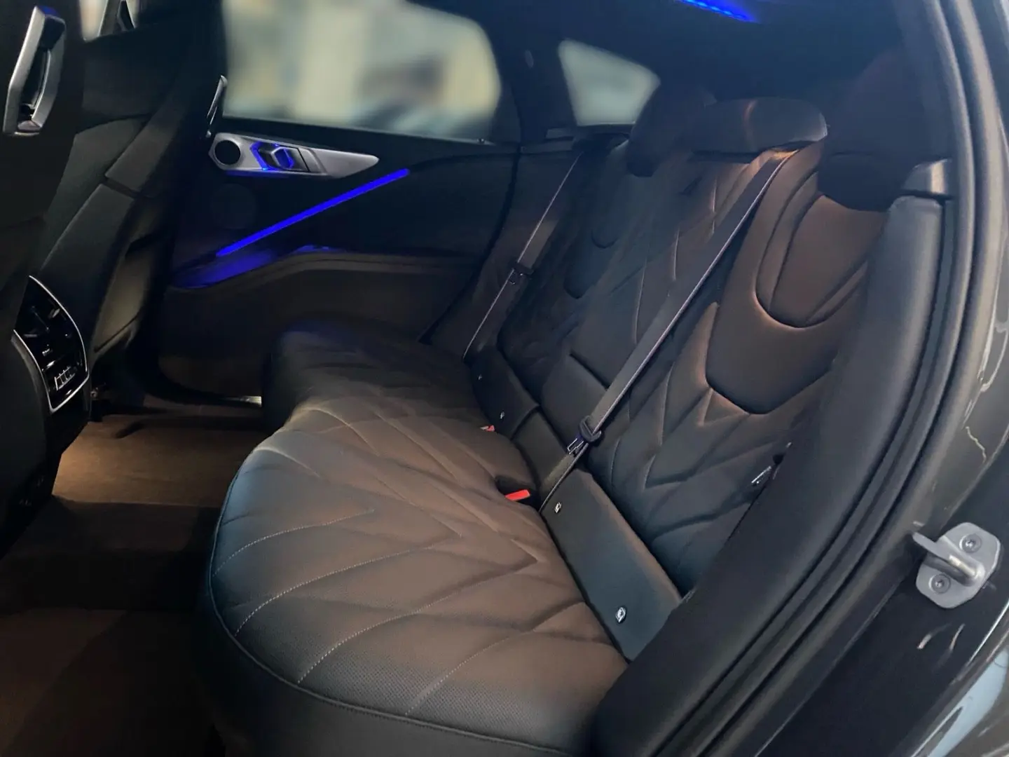 XM 23'' AHK DA Prof PA  Massage Soft-Close H K