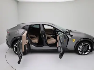 Purosangue - FERRARI HAMBURG