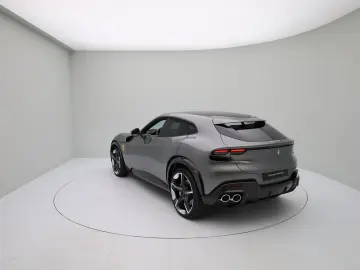 Purosangue - FERRARI HAMBURG