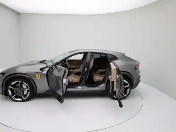 Purosangue - FERRARI HAMBURG