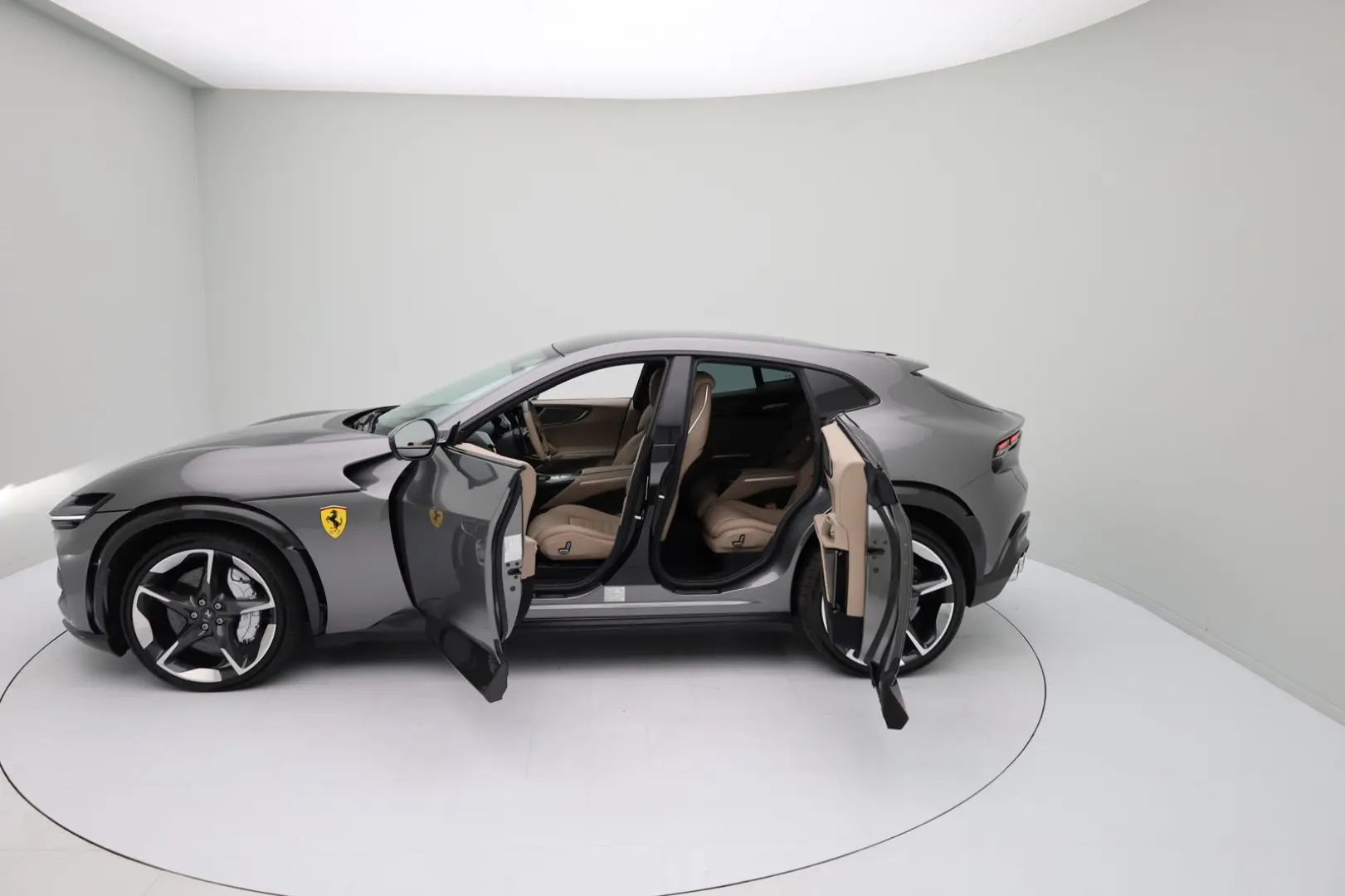 Purosangue - FERRARI HAMBURG