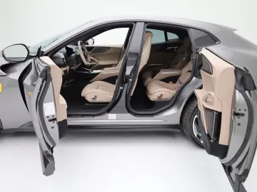 Purosangue - FERRARI HAMBURG