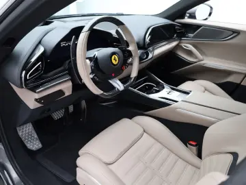 Purosangue - FERRARI HAMBURG