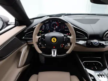 Purosangue - FERRARI HAMBURG