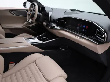 Purosangue - FERRARI HAMBURG