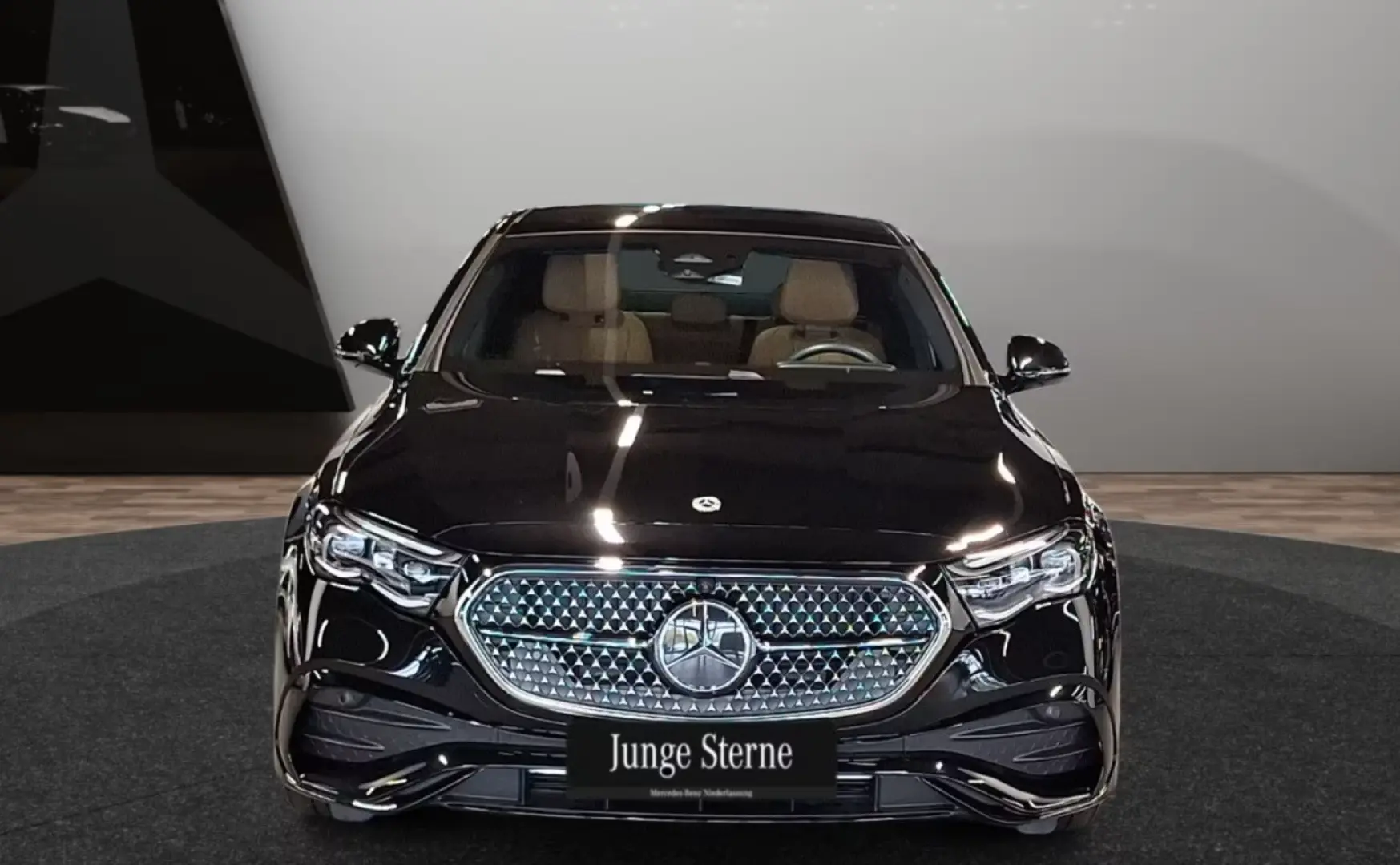 Mercedes-Benz E 200 AMG Premium PANO NIGHT SUPERSCREEN 360