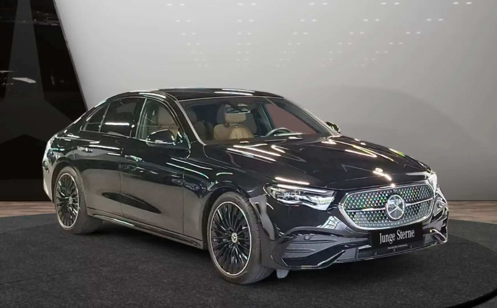 Mercedes-Benz E 200 AMG Premium PANO NIGHT SUPERSCREEN 360