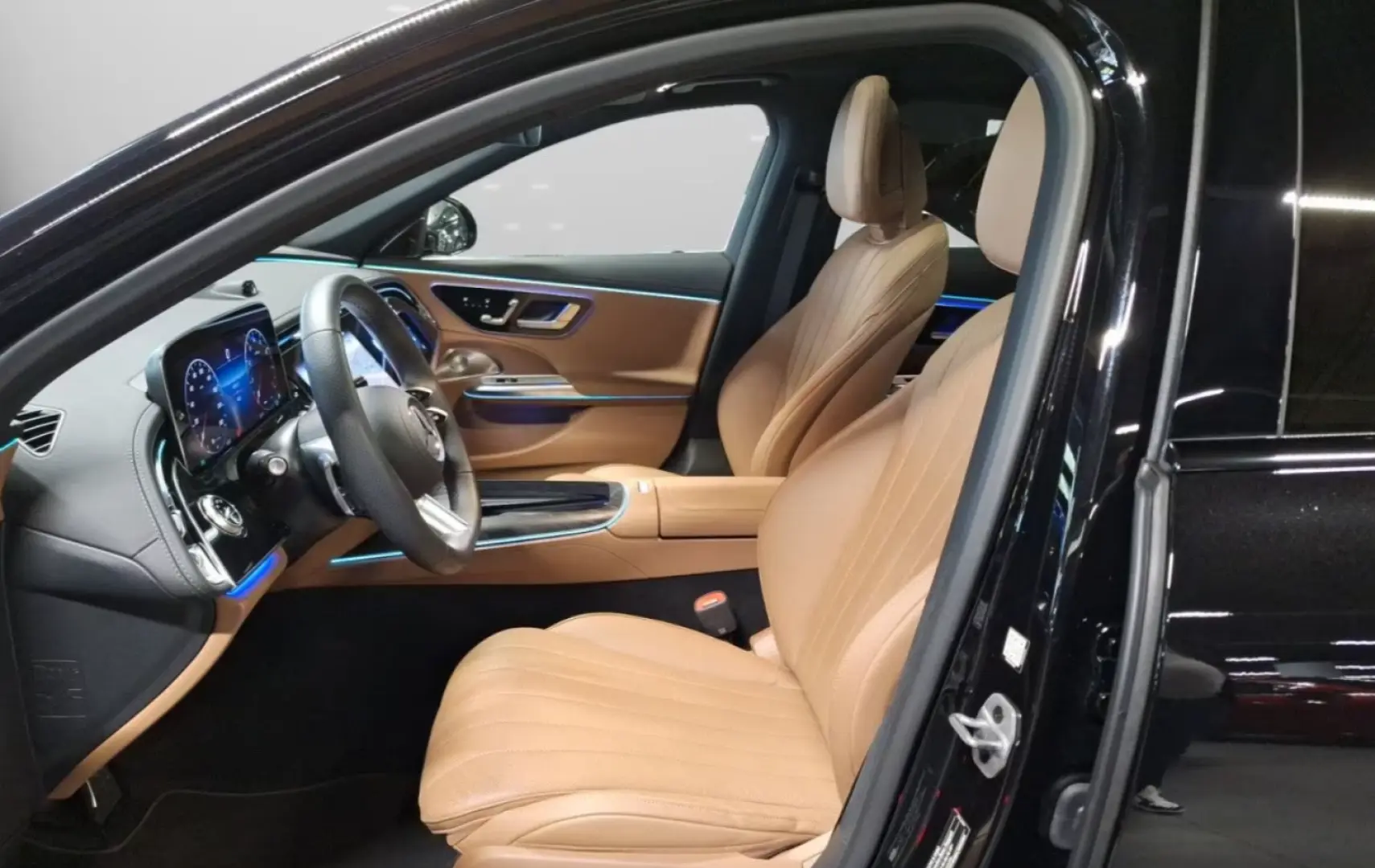 Mercedes-Benz E 200 AMG Premium PANO NIGHT SUPERSCREEN 360