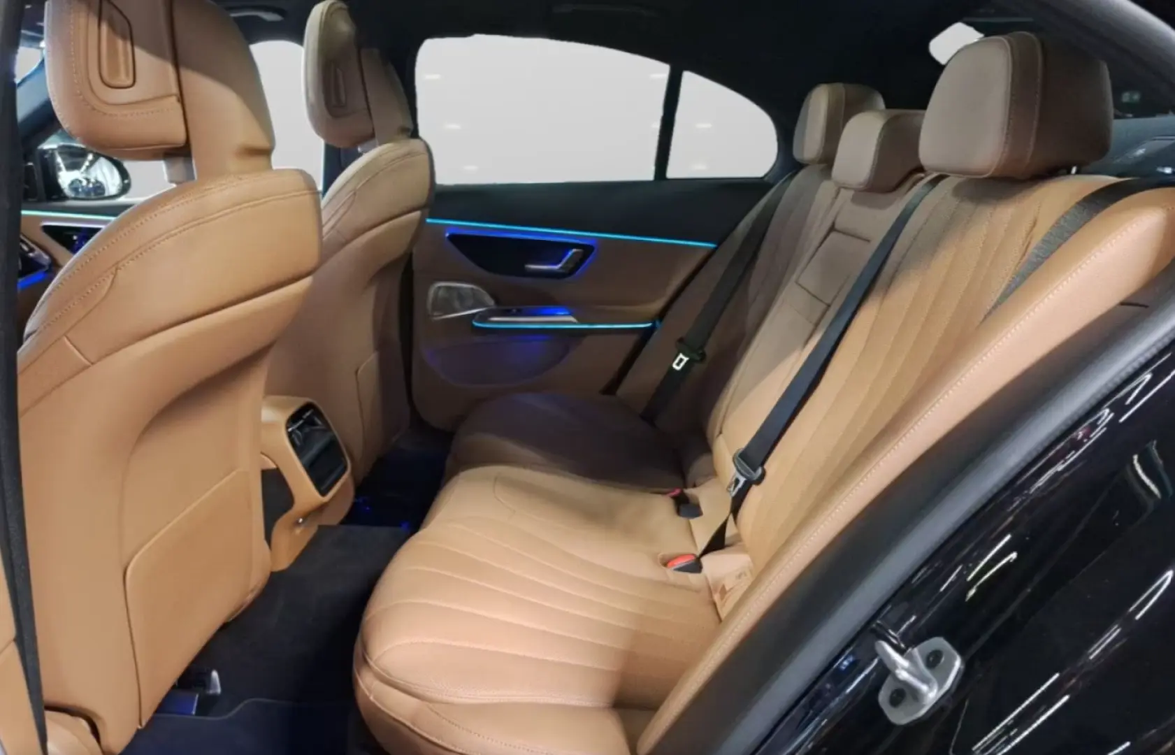 Mercedes-Benz E 200 AMG Premium PANO NIGHT SUPERSCREEN 360