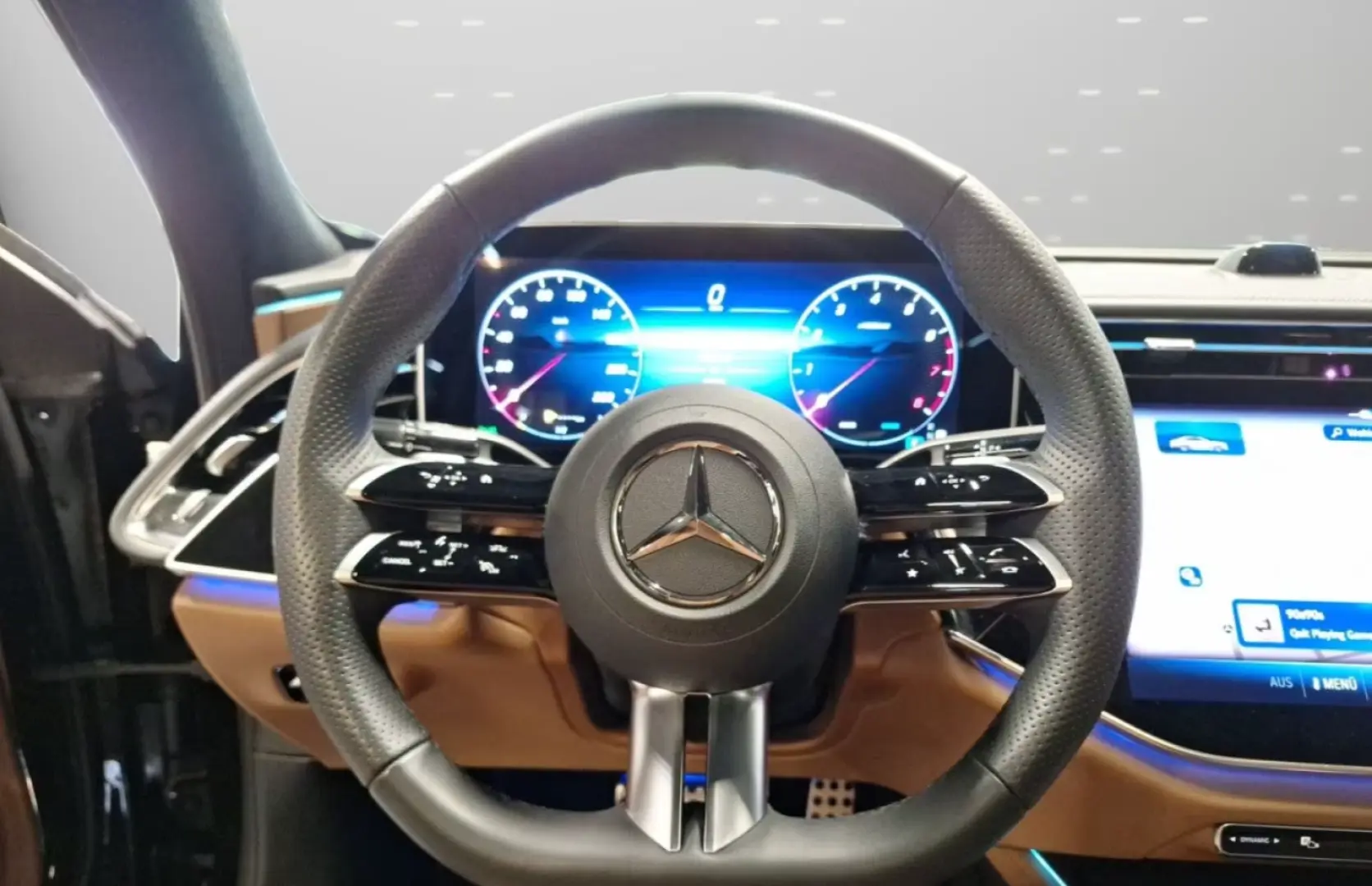 Mercedes-Benz E 200 AMG Premium PANO NIGHT SUPERSCREEN 360