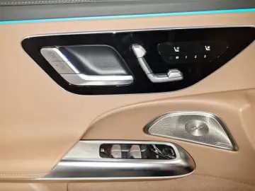 Mercedes-Benz E 200 AMG Premium PANO NIGHT SUPERSCREEN 360