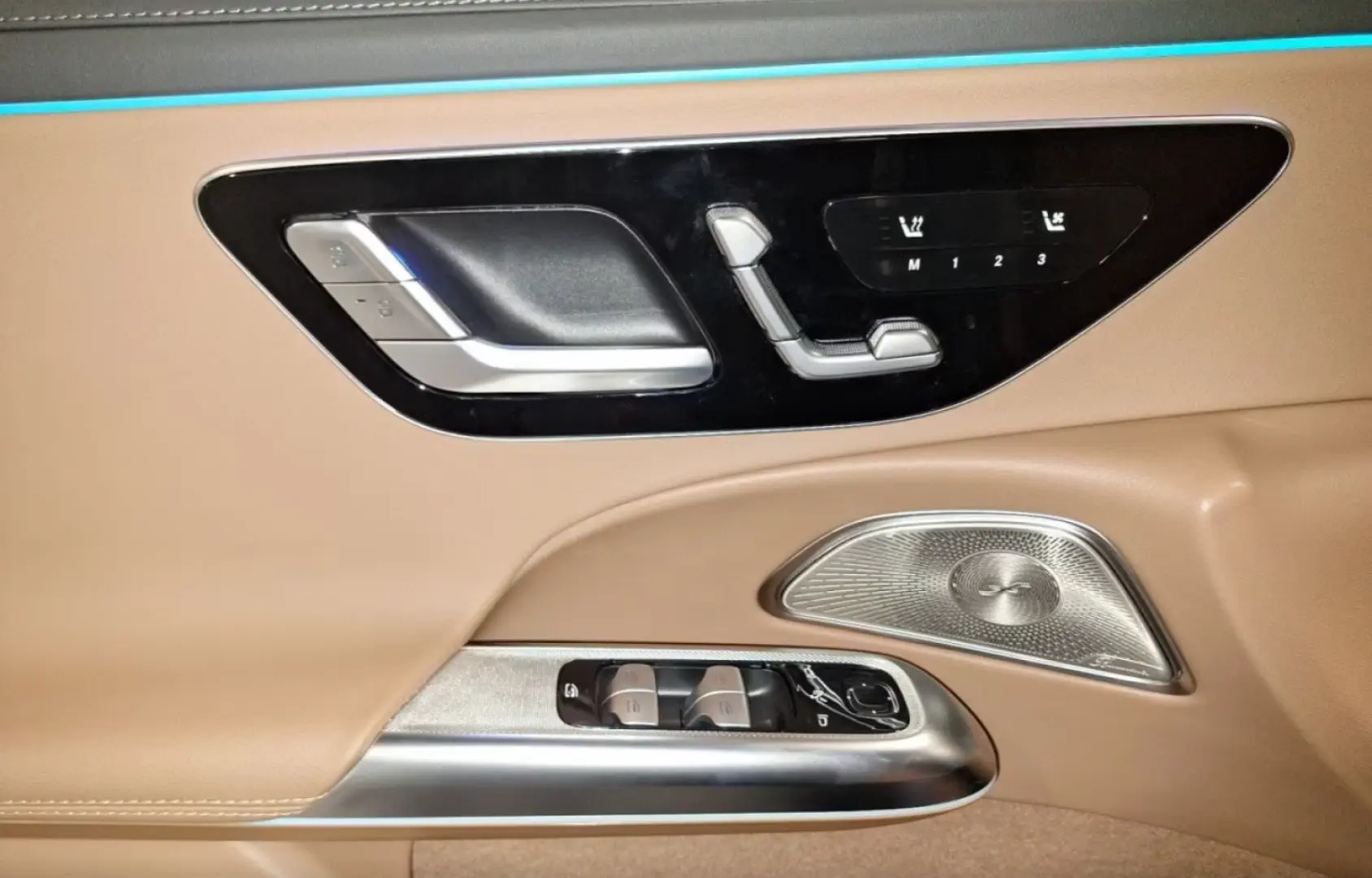 Mercedes-Benz E 200 AMG Premium PANO NIGHT SUPERSCREEN 360