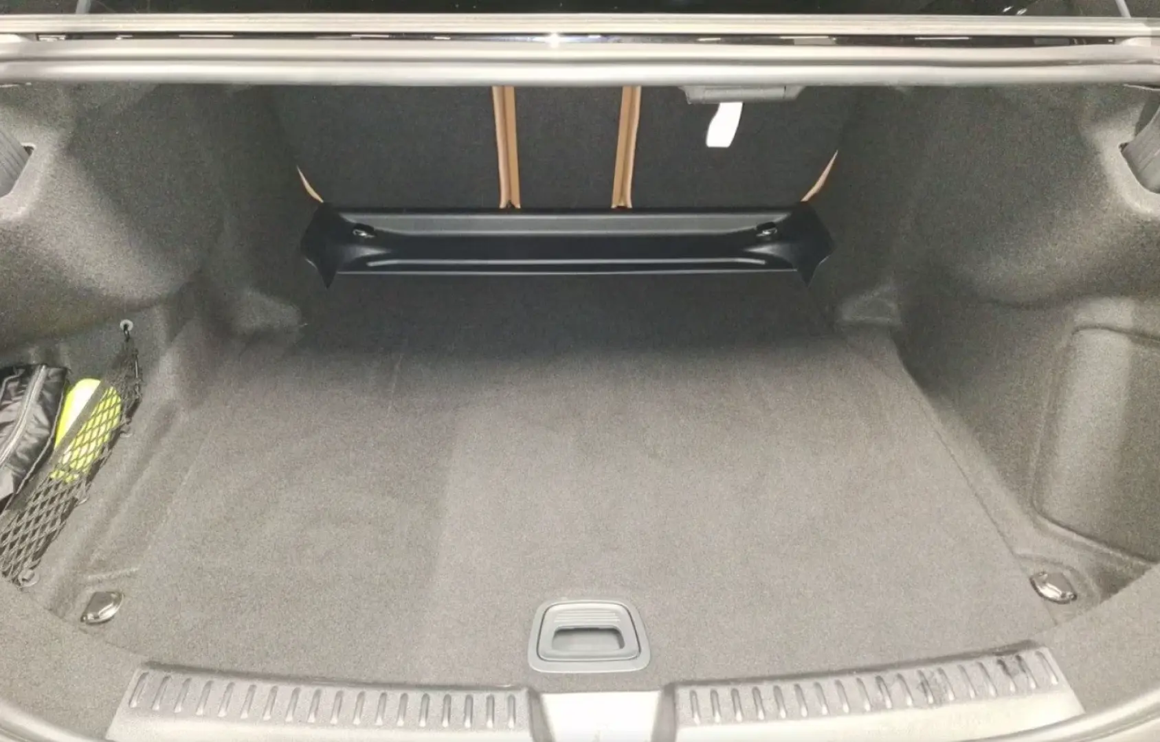 Mercedes-Benz E 200 AMG Premium PANO NIGHT SUPERSCREEN 360