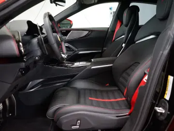 Ferrari Purosangue Rosso Scud. Lift Pano Displ.