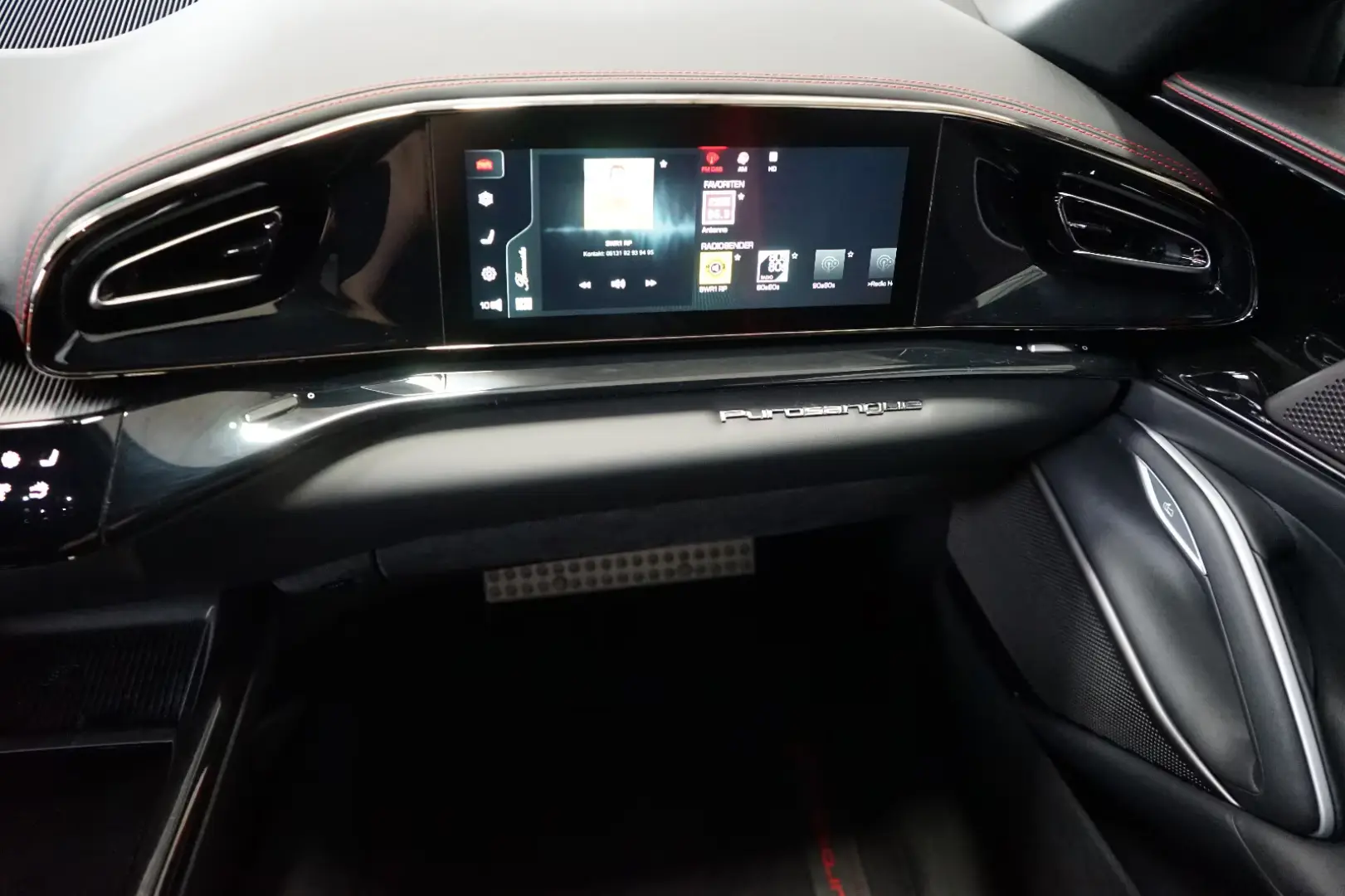 Ferrari Purosangue Rosso Scud. Lift Pano Displ.