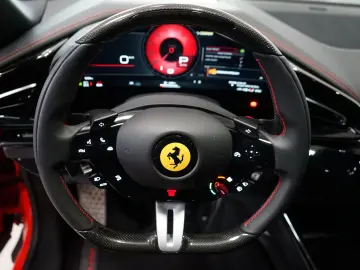 Ferrari Purosangue Rosso Scud. Lift Pano Displ.