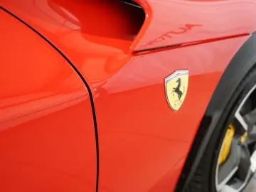 Ferrari Purosangue Rosso Scud. Lift Pano Displ.