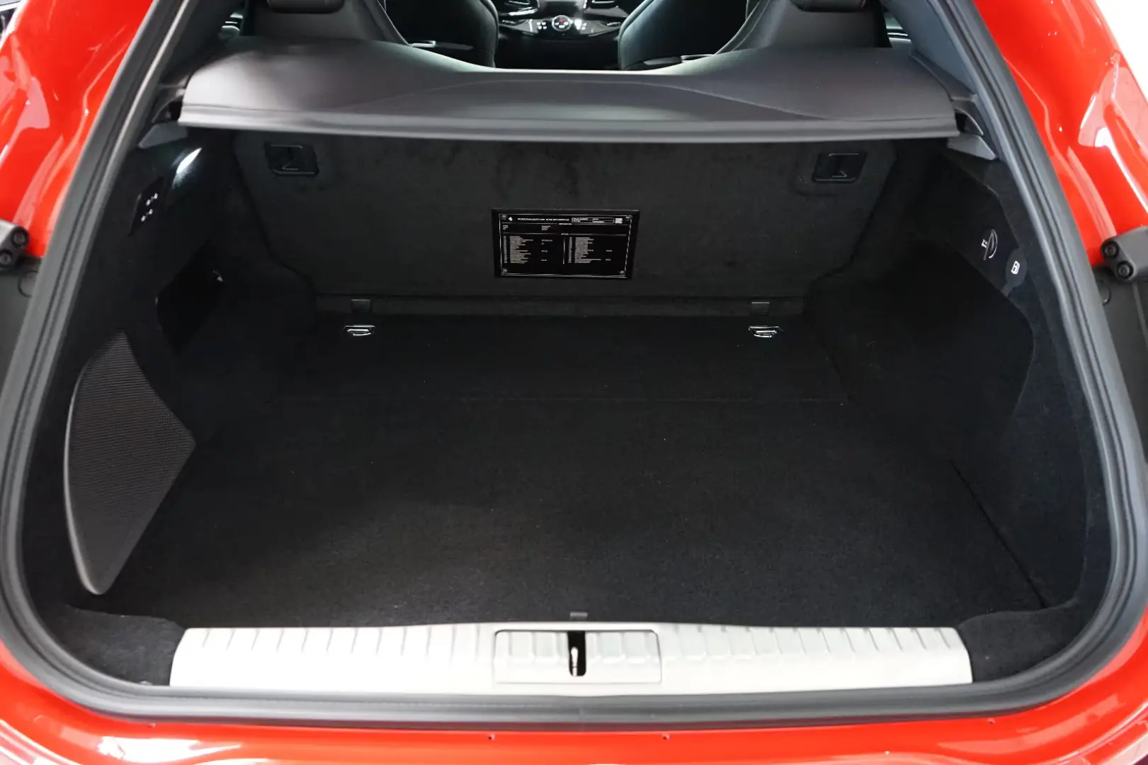 Ferrari Purosangue Rosso Scud. Lift Pano Displ.