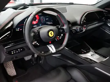 Ferrari Purosangue Rosso Scud. Lift Pano Displ.