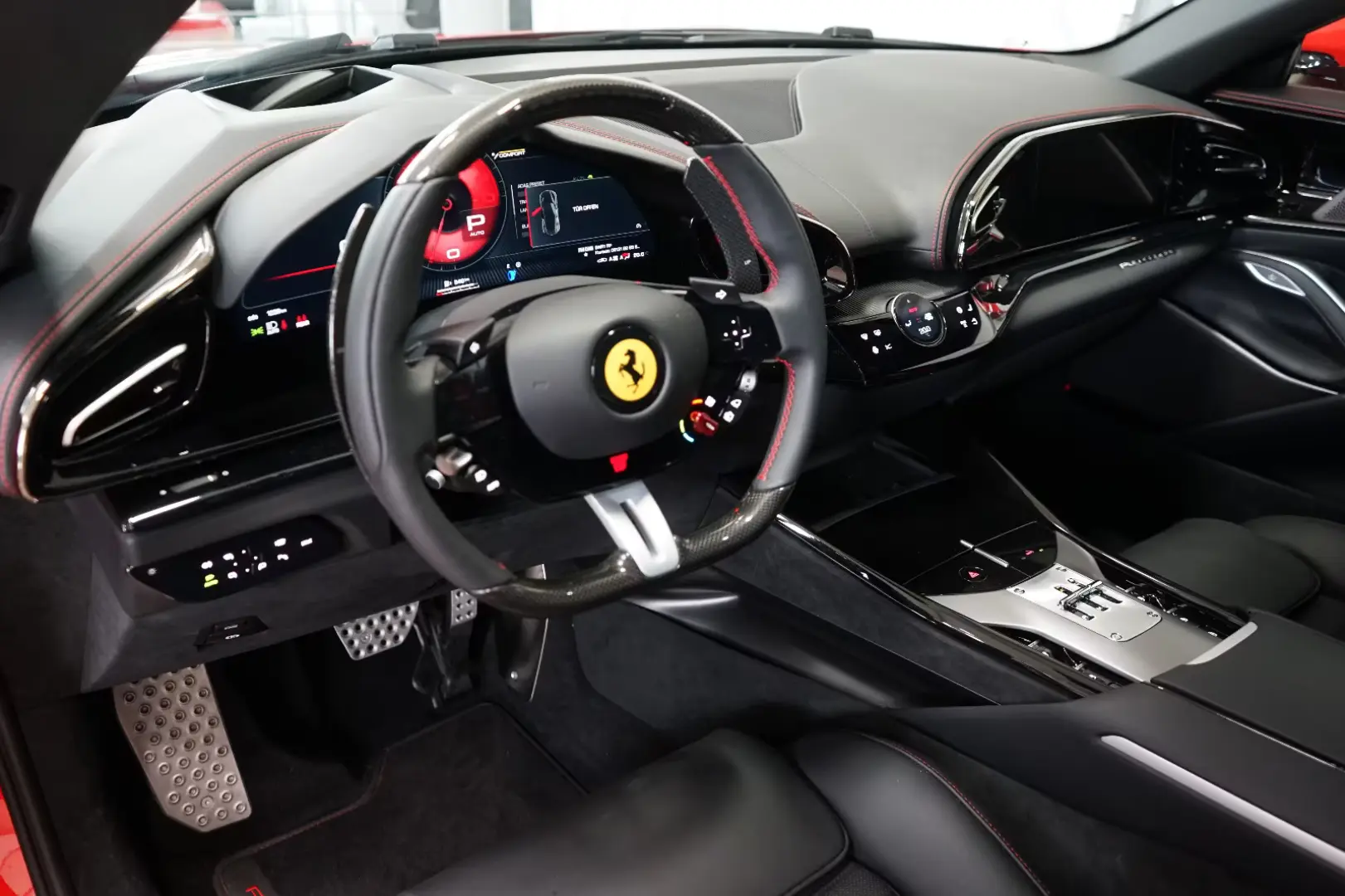 Ferrari Purosangue Rosso Scud. Lift Pano Displ.