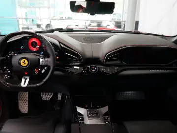 Ferrari Purosangue Rosso Scud. Lift Pano Displ.