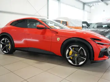 Ferrari Purosangue Rosso Scud. Lift Pano Displ.