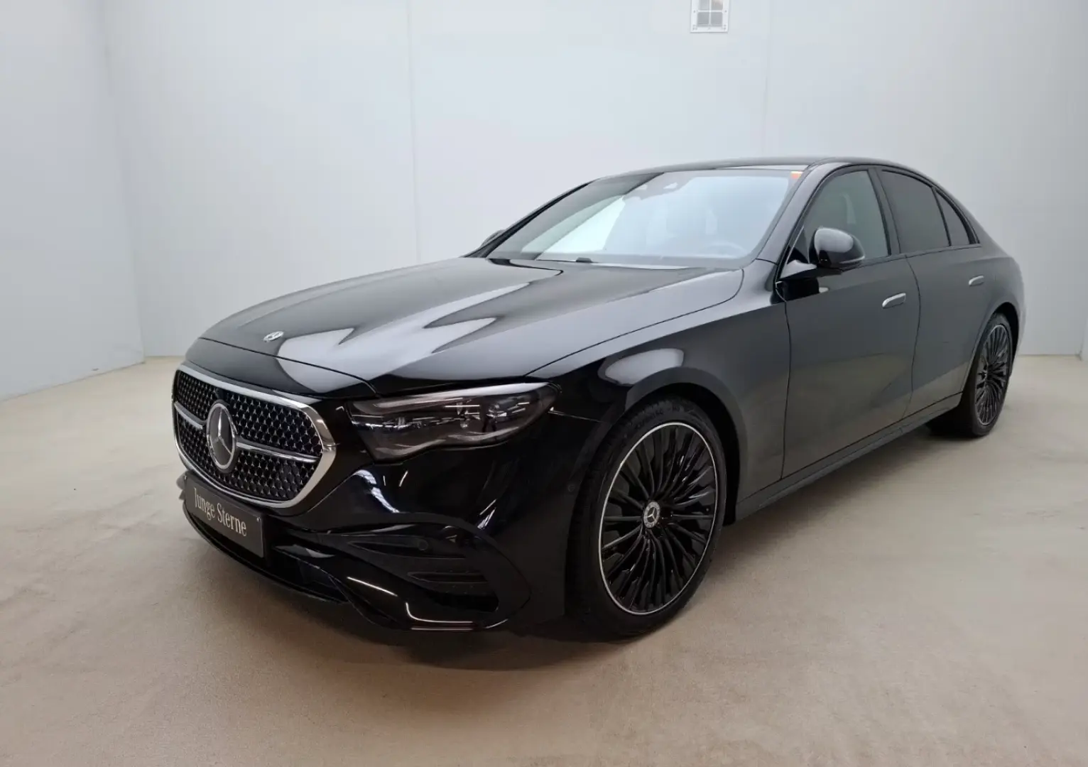 Mercedes-Benz E 200  AMG Premium  Superscreen