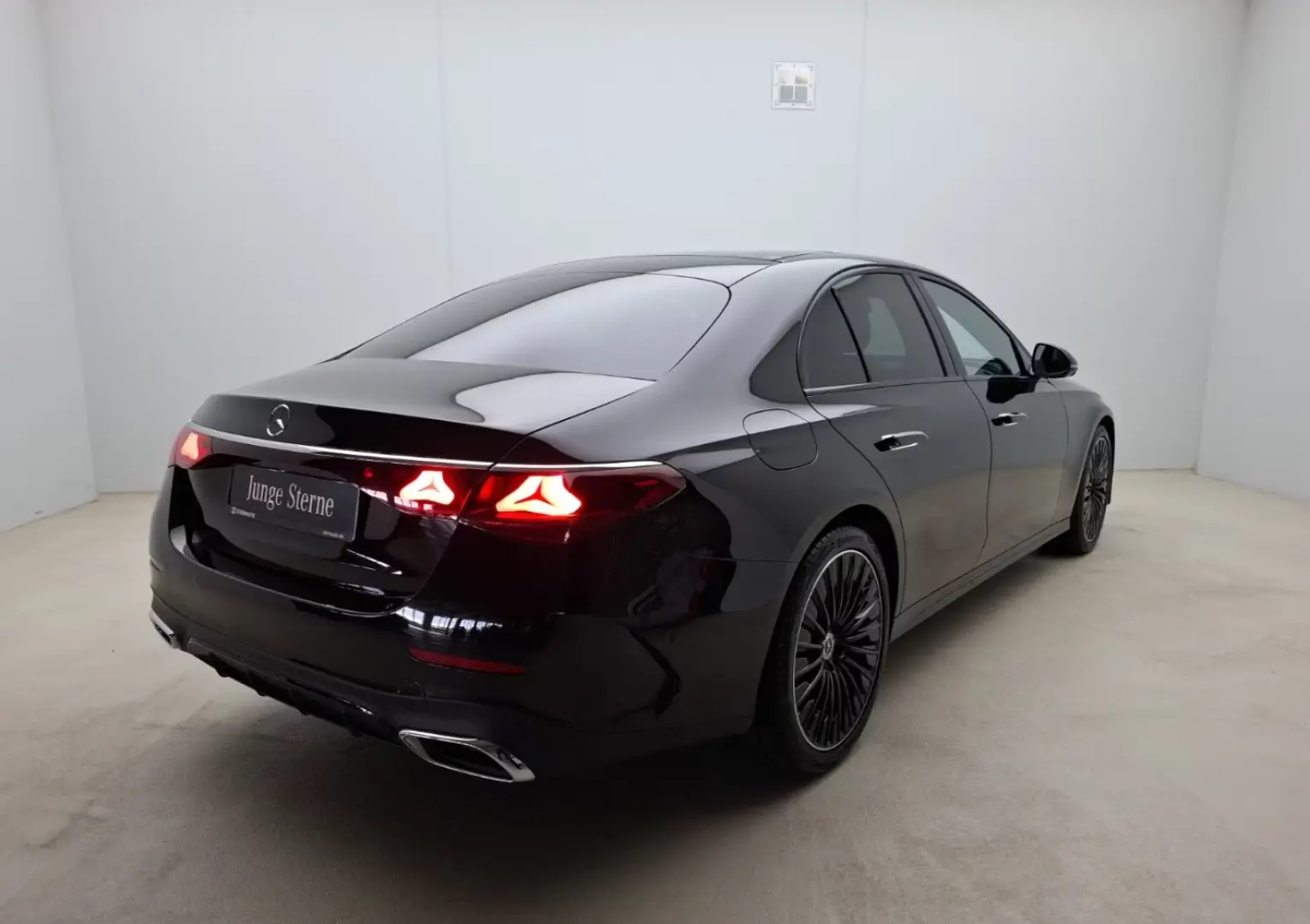 Mercedes-Benz E 200  AMG Premium  Superscreen