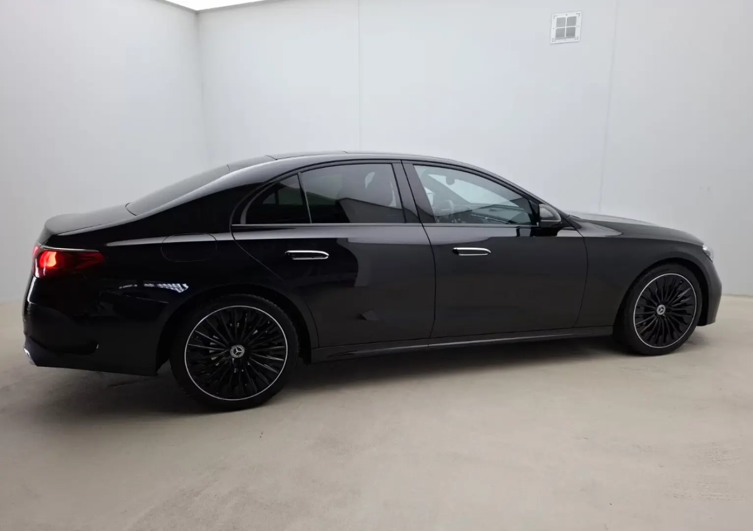 Mercedes-Benz E 200  AMG Premium  Superscreen