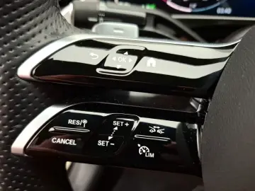 Mercedes-Benz E 200  AMG Premium  Superscreen