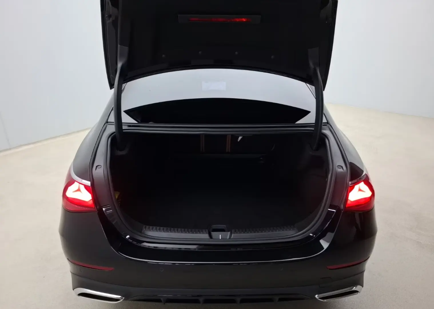 Mercedes-Benz E 200  AMG Premium  Superscreen