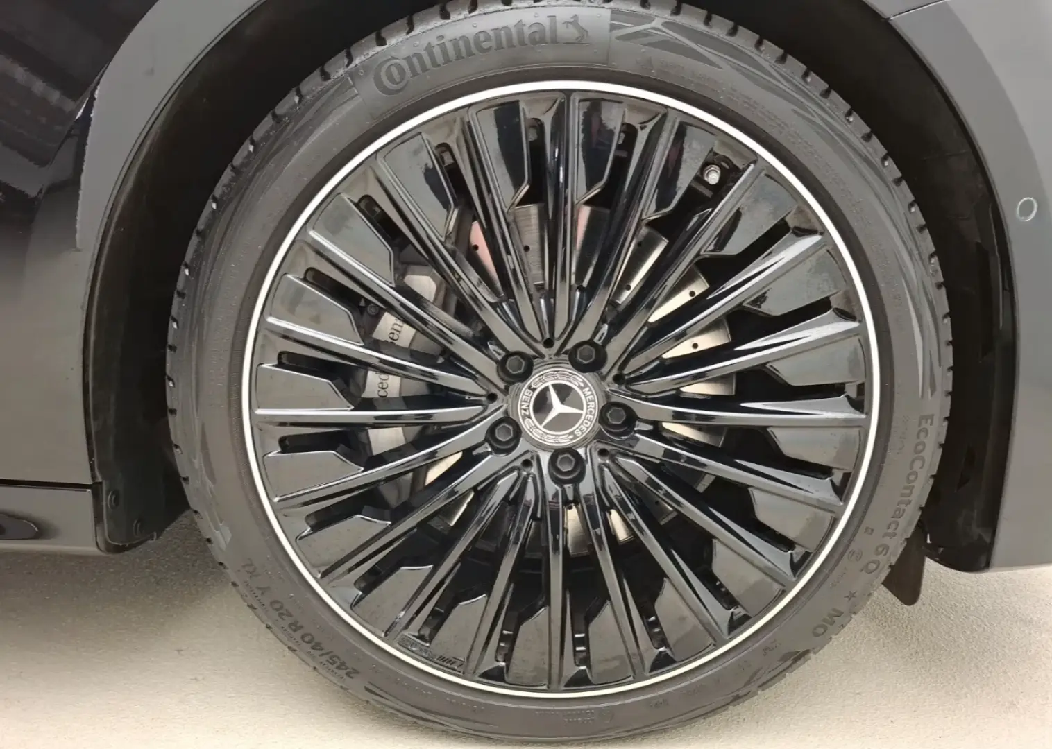 Mercedes-Benz E 200  AMG Premium  Superscreen