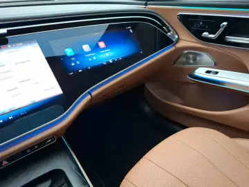 Mercedes-Benz E 200  AMG Premium  Superscreen