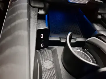 Mercedes-Benz E 200  AMG Premium  Superscreen