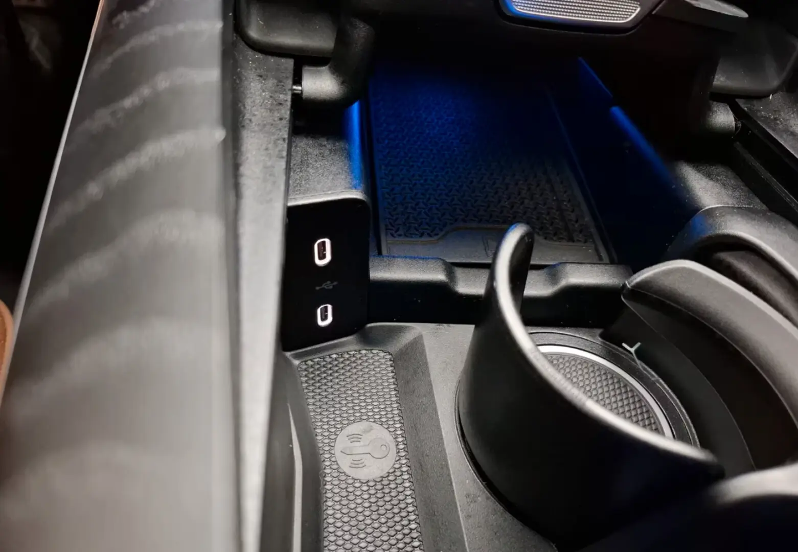 Mercedes-Benz E 200  AMG Premium  Superscreen