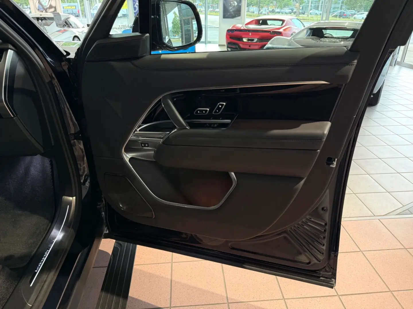 Range Rover P 530 LWB Autobiography 7-Sitzer