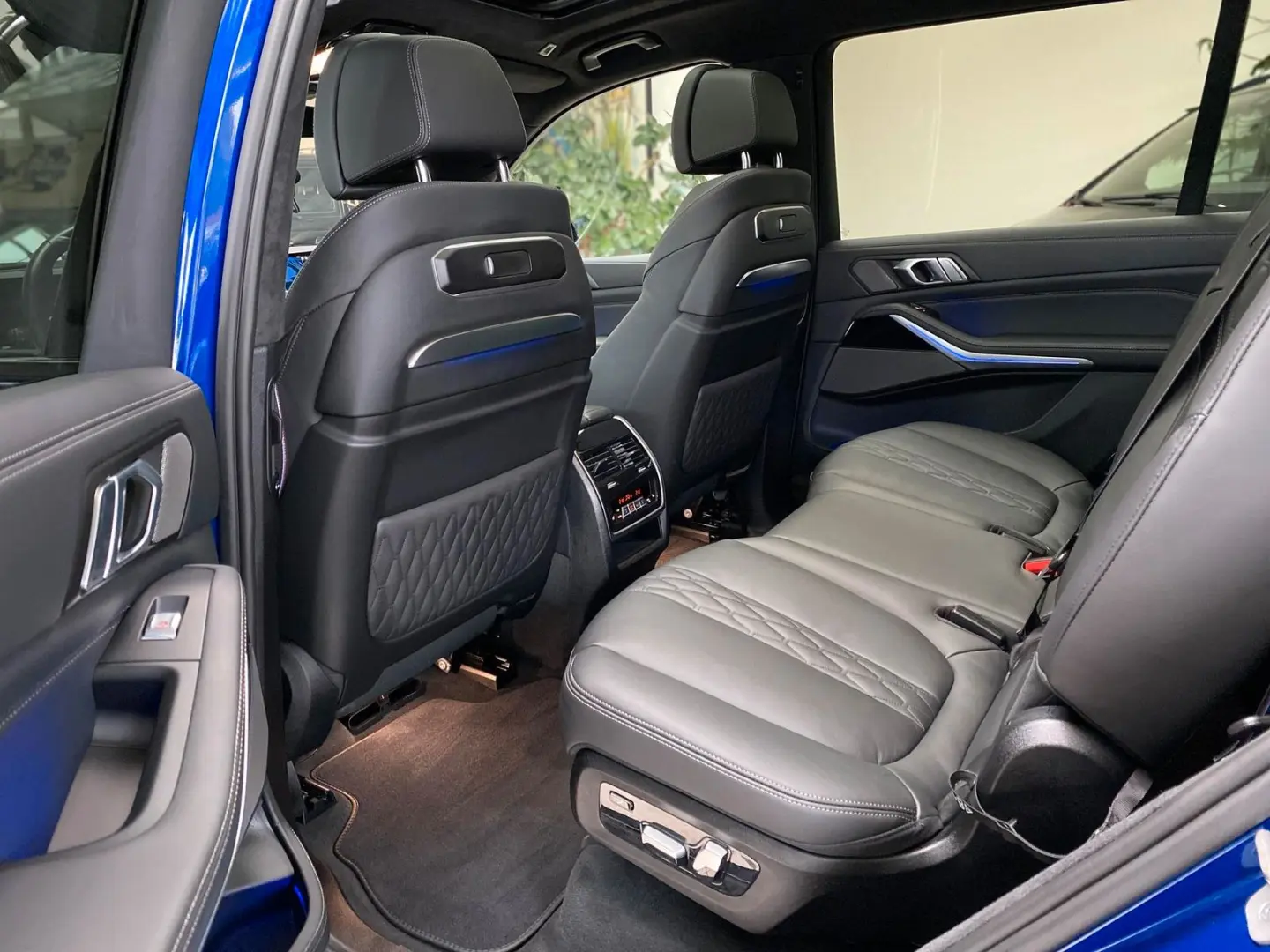 X7 M60i SportPro MASSAGE STDHZG AHK LEDER GLAS