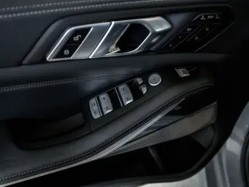 X7 M60i M SPORT PRO EXKLUSIV DRIV PARK B&W 6SITZ